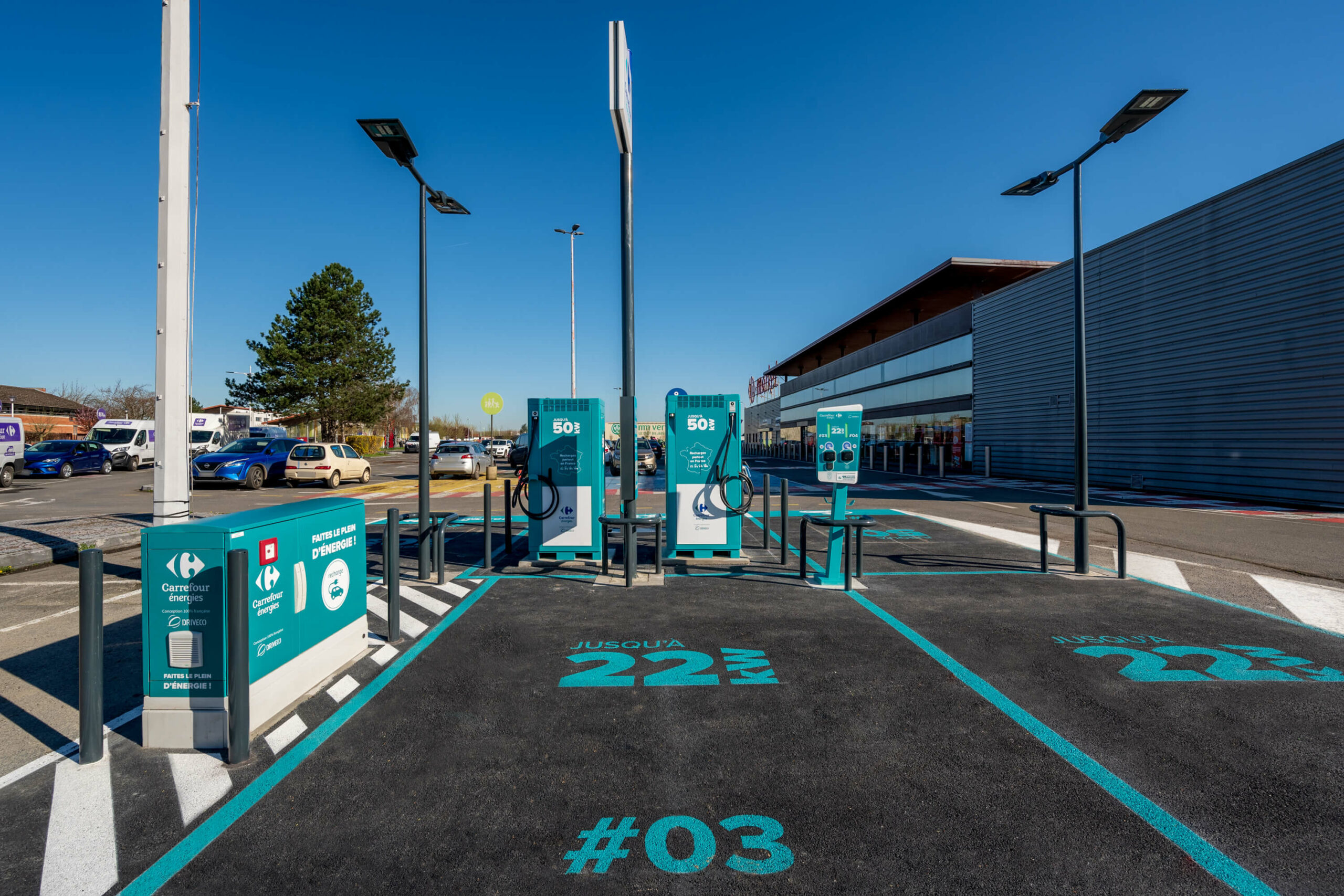 IES Synergy et Driveco électrisent les parkings Carrefour Market